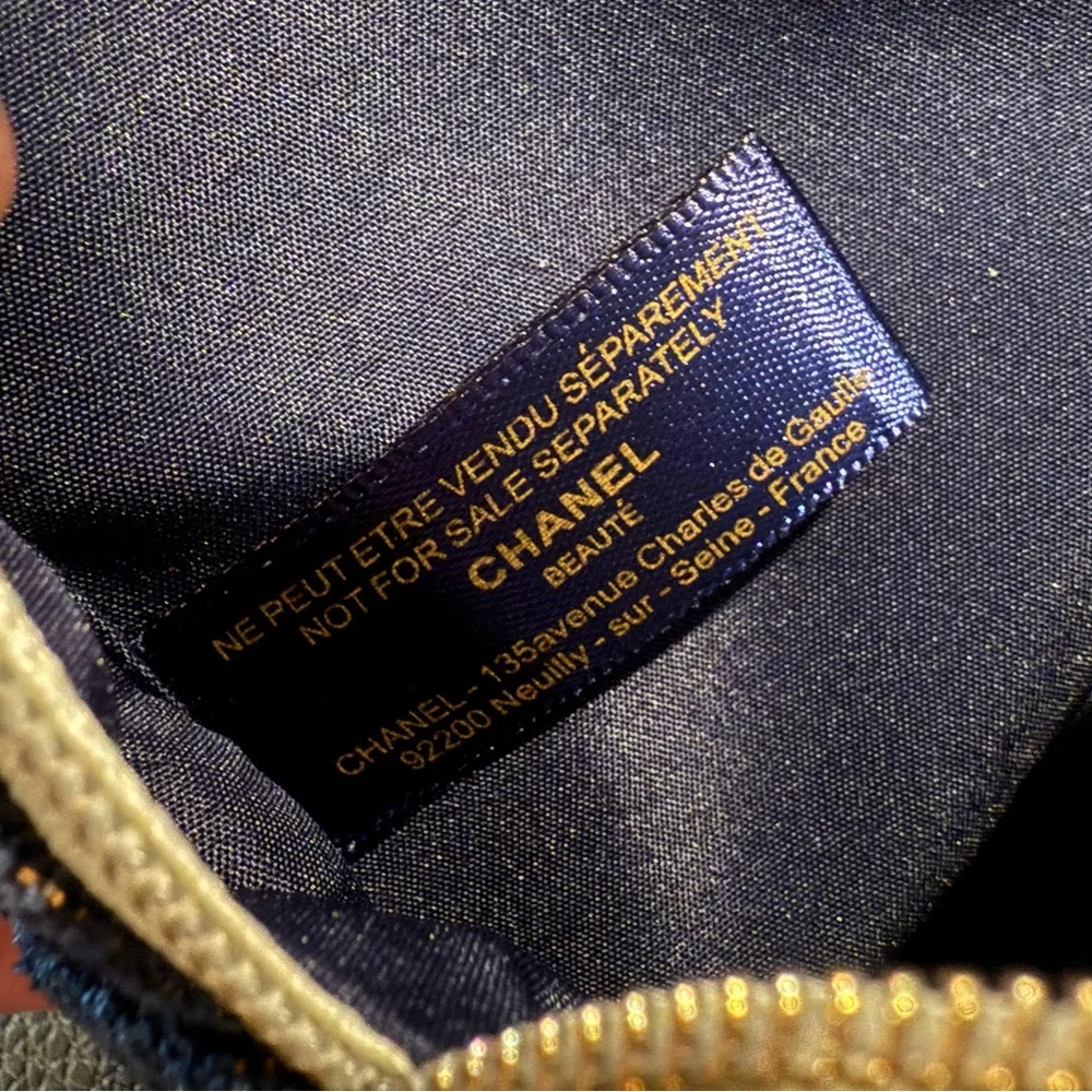 CHANEL Beauté GWP Midnight Blue Cosmetic Pouch – Gold Lettering – NIB - Picture 3 of 10